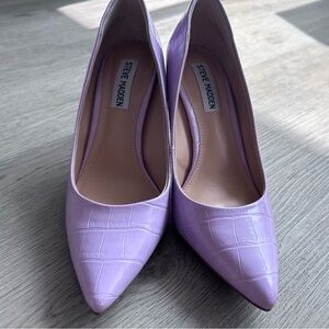 Steve Madden Lilac Crocodile Texture Pumps